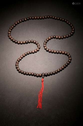 An agarwood bead necklace