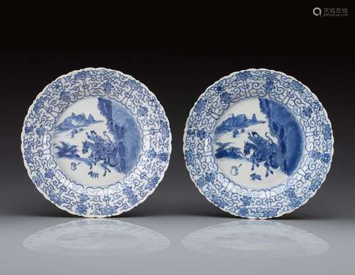 PAIR OF CHINESE EXPORT PORCELAIN PLATES