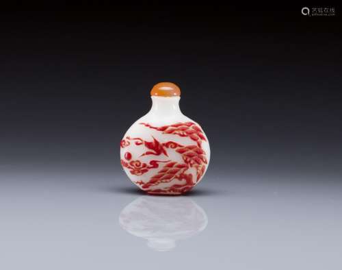 RED OVERLAY ON WHITE GLASS SNUFF BOTTLE