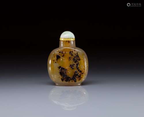 CARVED SHADOW AGATE SNUFF BOTTLE