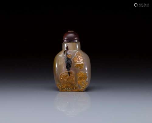 CARVED CHALCEDONY AGATE SNUFF BOTTLE
