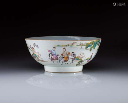 LARGE CHINESE FAMILLE ROSE PORCELAIN PUNCH BOWL