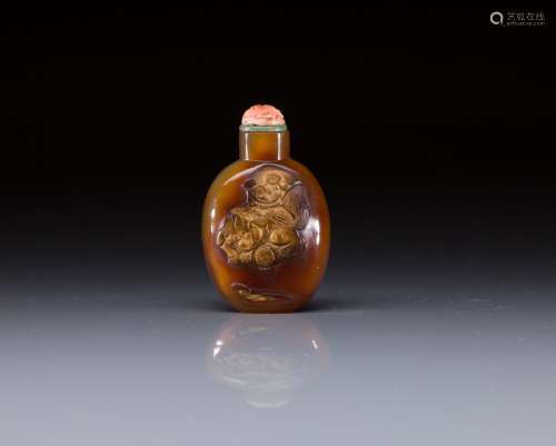 CARVED PEANUT AGATE SNUFF BOTTLE