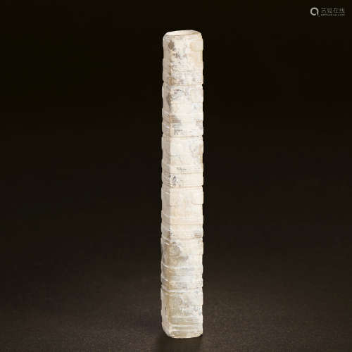 新石器时代 良渚文化 白玉带灰皮「兽面」纹六节琮式勒