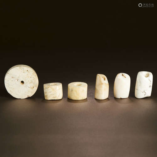 新石器时代 良渚文化 玉璧、玉勒及蛼蟝勒 （一组六件）