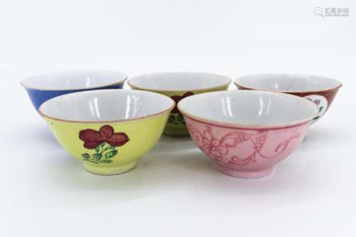 FIVE CHINESE FAMILLE ROSE PORCELAIN BOWLS