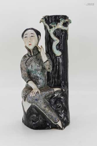 CHINESE FAMILLE ROSE PORCELAIN FIGURE OF LADY