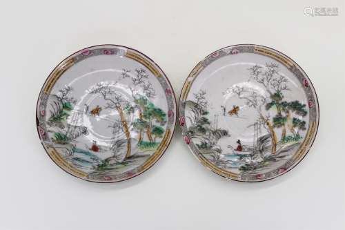 PAIR OF JAPANESE PORCELAIN PLATE