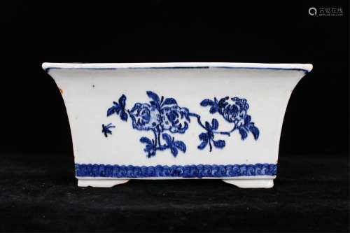 CHINESE BLUE AND WHITE PLANTERS POT