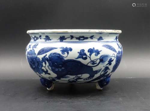 CHINESE BLUE AND WHITE TRIPOD CENSER