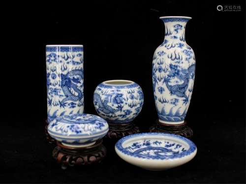 CHINESE BLUE AND WHITE FIVE PIECE SCHOLAR SET