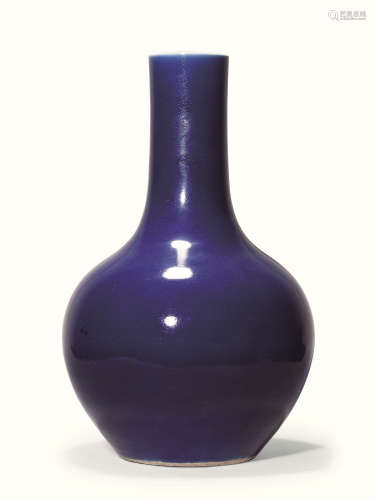 清 18世纪 霁蓝釉天球瓶