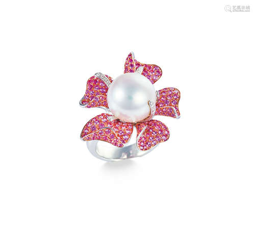 白色 南洋珍珠 配 钻石 及粉色蓝宝石［花］戒指