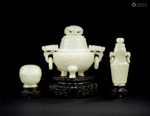 清乾隆（1736-1795） 白玉双龙耳狮足三足香炉 白玉双狮耳花瓶 白玉香盒 （三件一组）