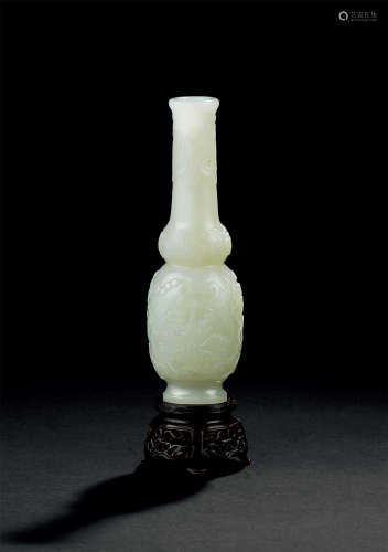 清乾隆（1736-1795） 白玉花卉纹形长颈葫芦瓶