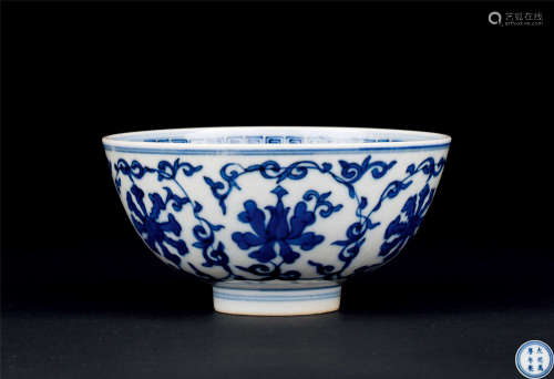 清代（1644-1911） 青花花卉纹碗