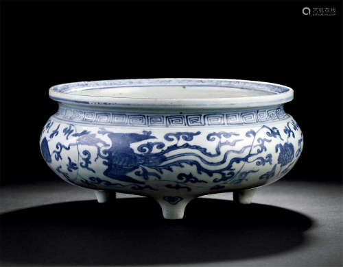 明代（1368-1644） 青花凤纹三足香炉