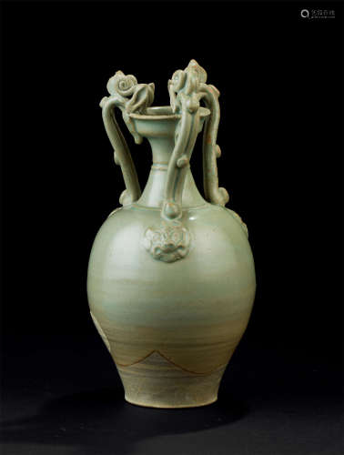 唐代（618-907） 青瓷贴兽三龙耳瓶