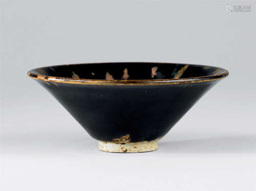 宋代（960-1279） 磁州窑铁锈斑斗笠盏