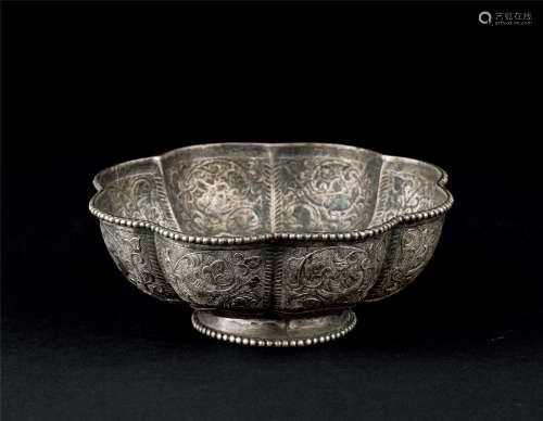 唐代（618-907） 银制飞鹅莲叶花瓣形葵口碗