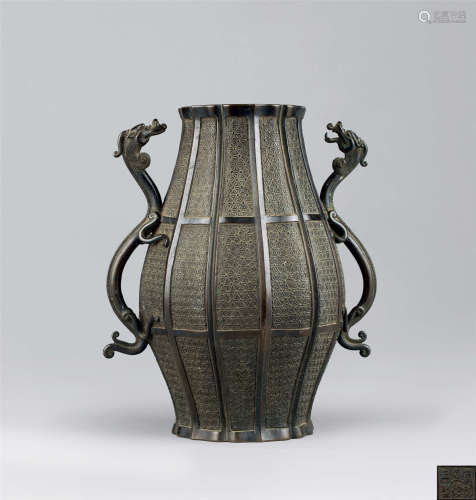 明代（1368-1644） 铜双龙耳瓶