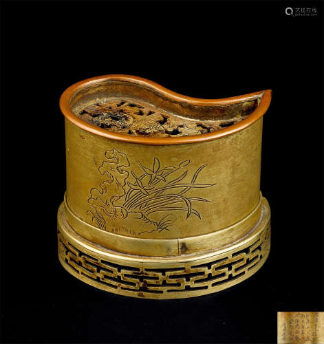 清代（1644-1911） 白铜月牙形镂空喜鹊登梅纹香熏