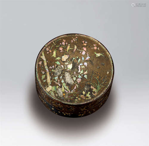 明代（1368-1644） 大漆镶螺钿花鸟纹化妆盒