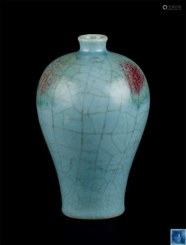 清乾隆（1736-1795） 天蓝釉里红梅瓶