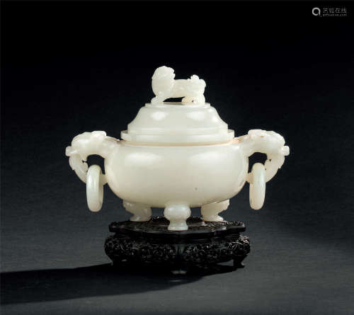 清乾隆（1736-1795） 白玉狮钮双龙耳香炉