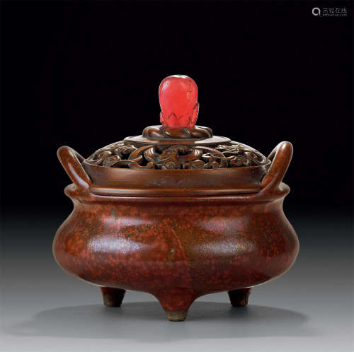 清代（1644-1911） 仿铁锈红桥耳三足香炉