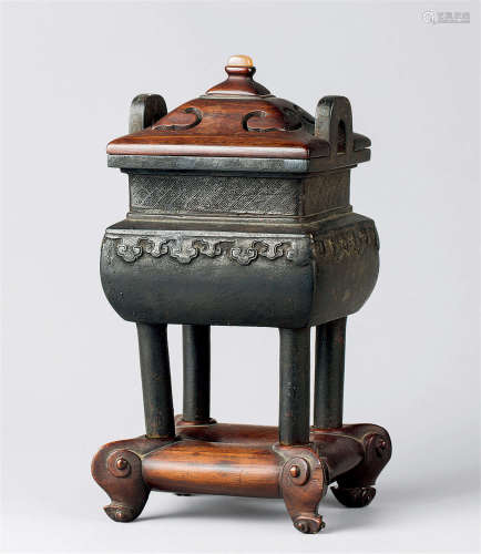 清代（1644-1911） 铜如意纹冲天耳四足香炉