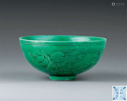 清中期（1776-1839） 绿釉花卉纹碗