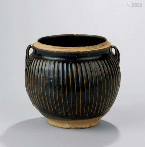 宋代（960-1279） 线条纹双耳罐