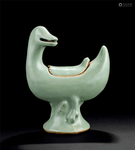 明代（1368-1644） 龙泉窑鸭子形香熏
