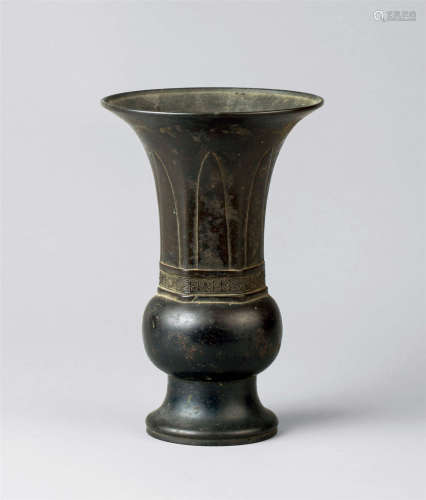 明代（1368-1644） 铜六方芭蕉叶形花插