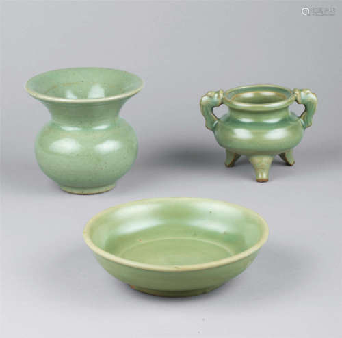 元代-明代（1279-1644） 龙泉窑盘 香炉 水盂 （三件一组）