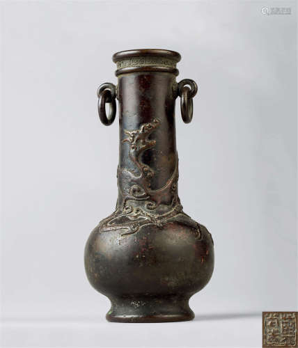明代（1368-1644） 铜龙纹双环耳花插