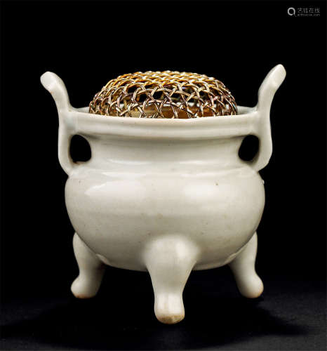 元代（1279-1368） 白瓷双耳三足香炉