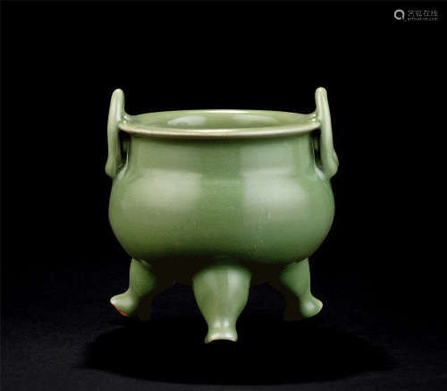 明代（1368-1644） 龙泉窑青瓷双耳香炉