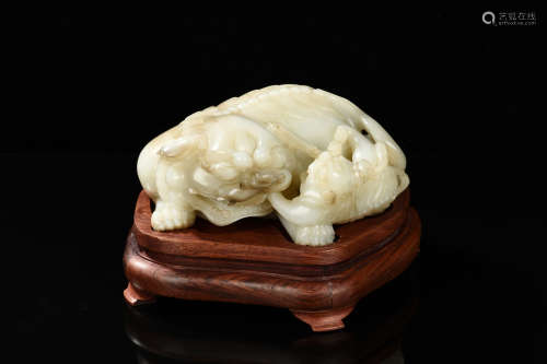 White jade carved 'Mythical Lions' figure