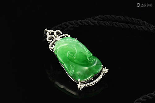 JADEITE RUYI AND DIAMOND PENDANT WITH GIA CERTIFICATE