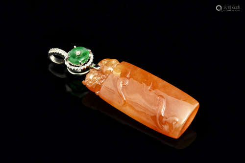 JADEITE LION AND DIAMOND PENDANT WITH CERTIFICATE