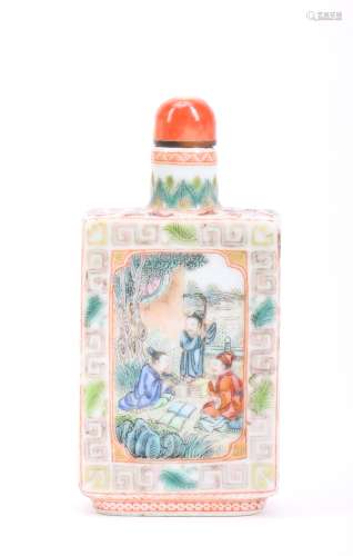 A Chinese Famille Rose Snuff Bottle 