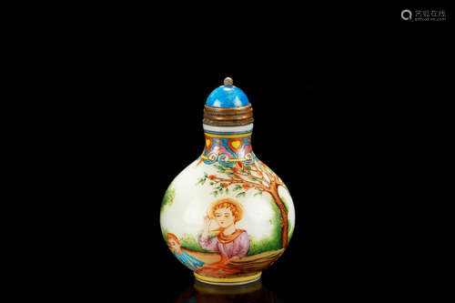 Famille rose glass 'Westerners' snuff bottle