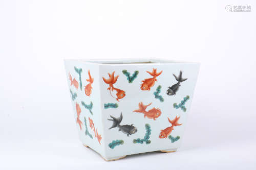 A Chinese Porcelain Planter