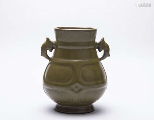 A Chinese Tea Dust Vase