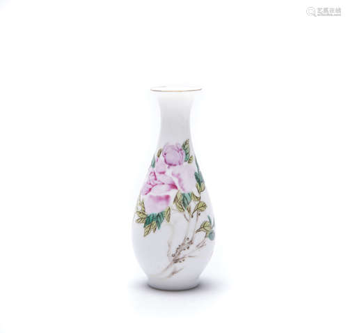 A Chinese Porcelain Vase