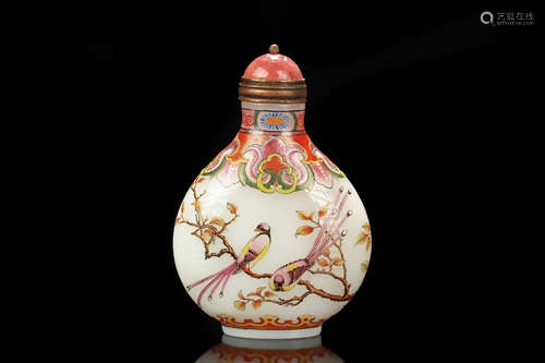 Famille rose glass 'Birds' snuff bottle