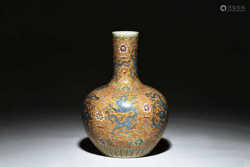 Famille rose 'Dragons' vase