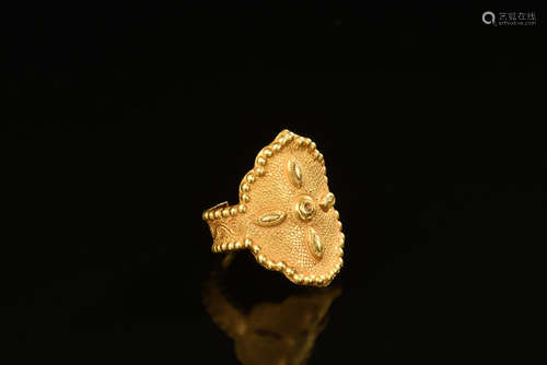 Horse saddle shaped gold ring